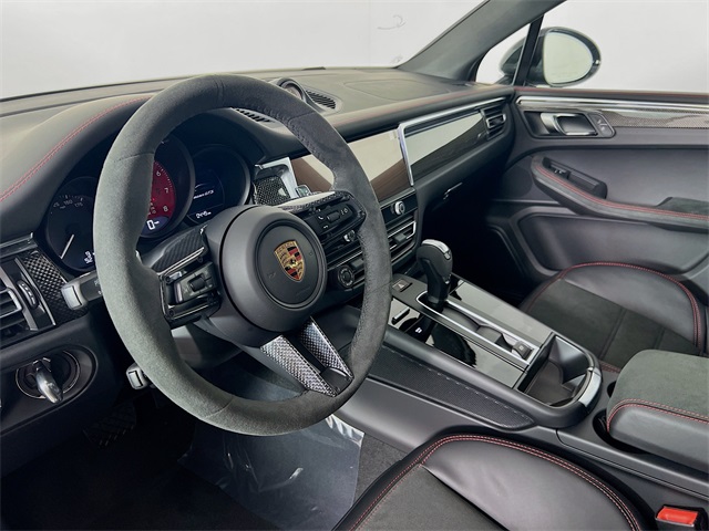 2026 Porsche Macan GTS photo 4