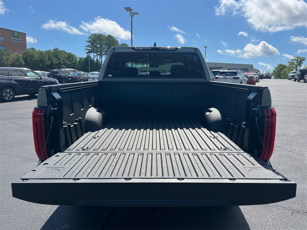 2025 Toyota Tundra SR5 CrewMax photo 18