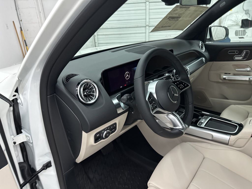 2026 Mercedes Benz GLB 250 4MATIC photo 6