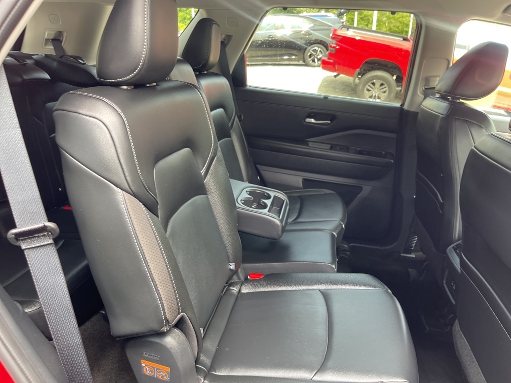 2024 Nissan Pathfinder SL photo 20