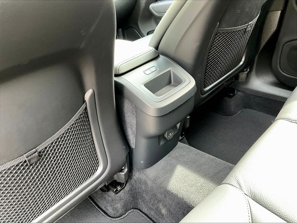 2025 Volvo XC60 B5 Plus photo 25