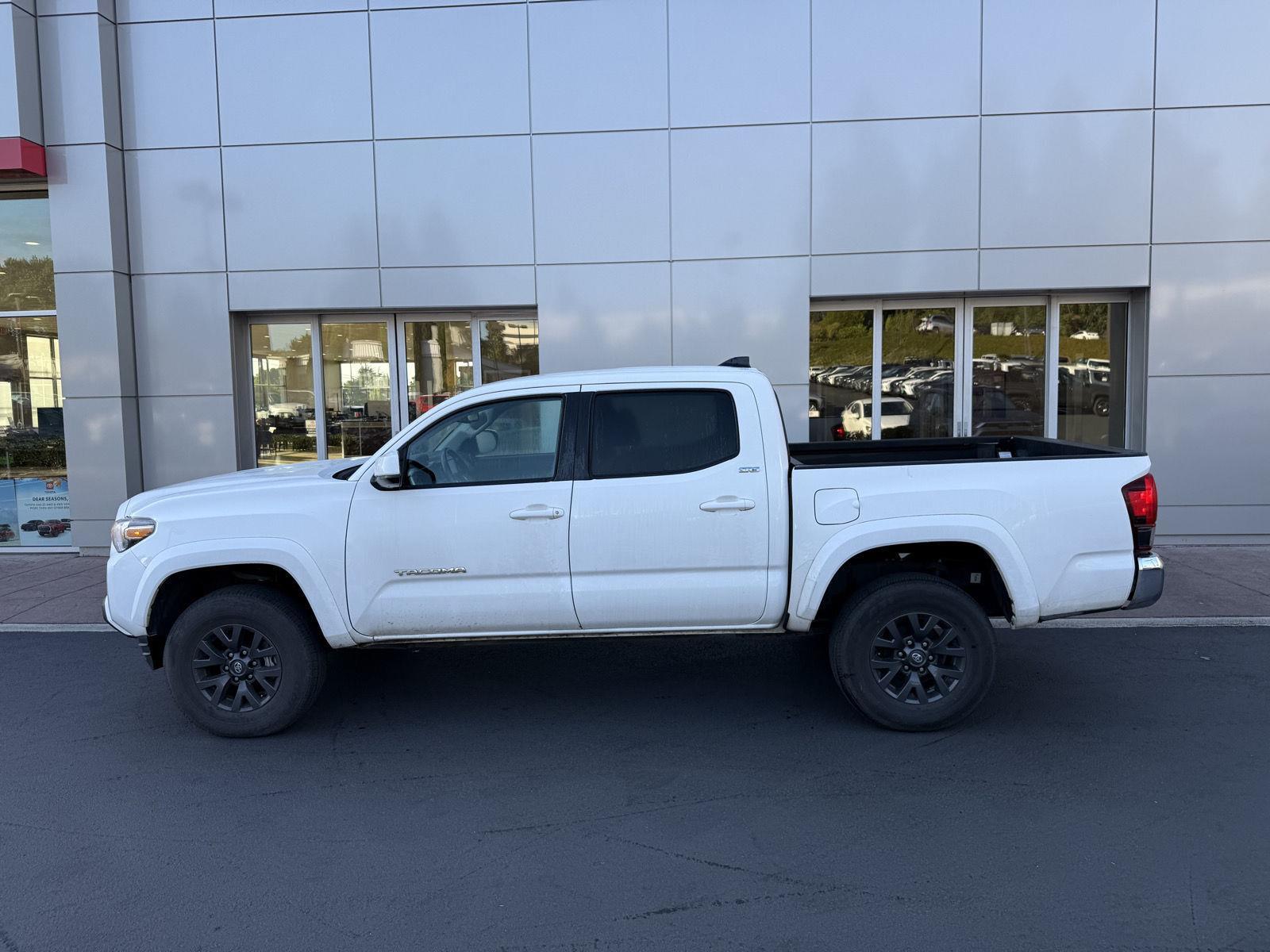 2022 Toyota Tacoma SR5 photo 2