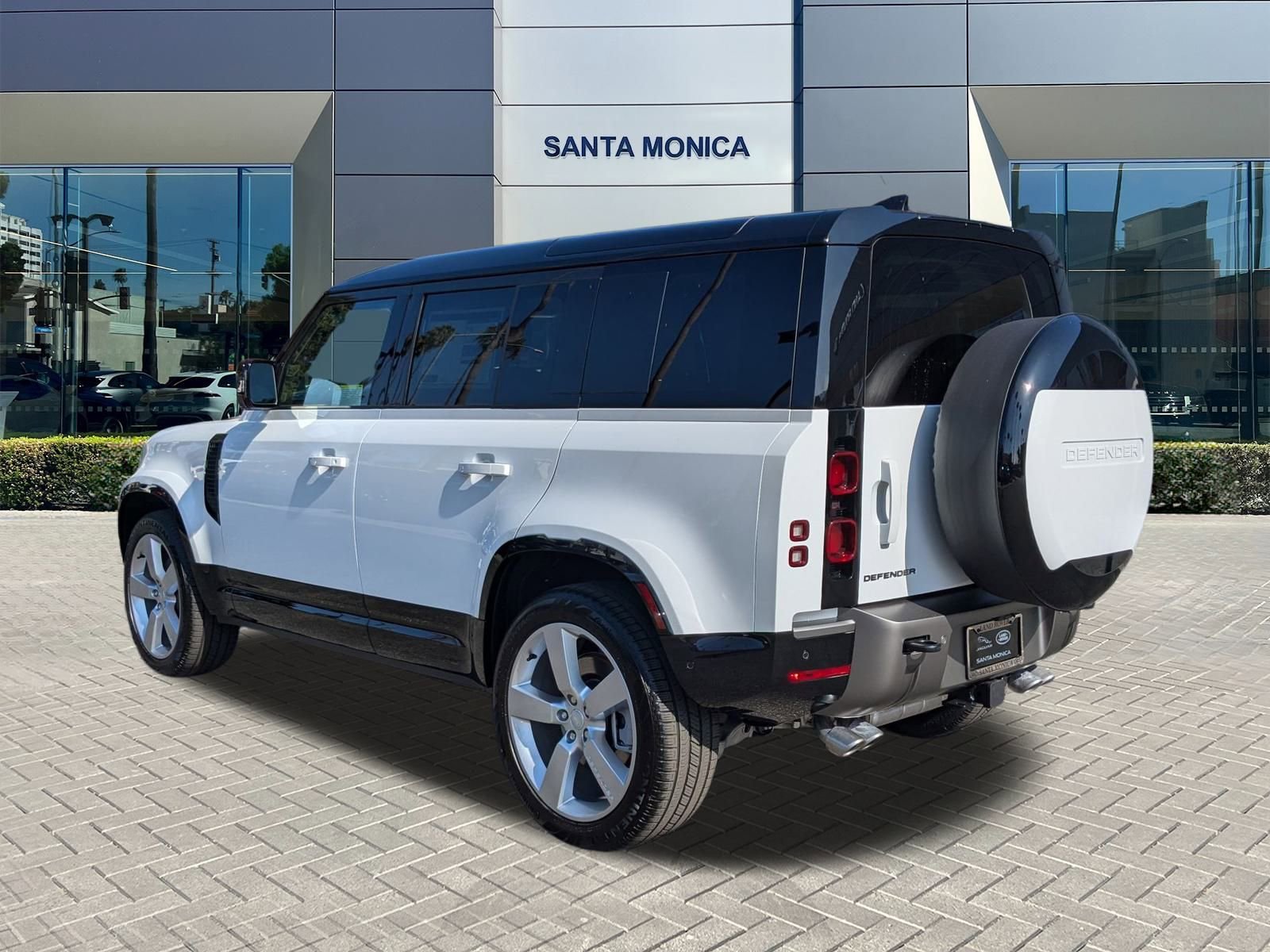 2025 Land Rover Defender 110 X-Dynamic SE photo 9