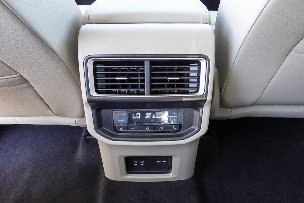 2026 Volkswagen Atlas SEL Premium R-Line photo 23