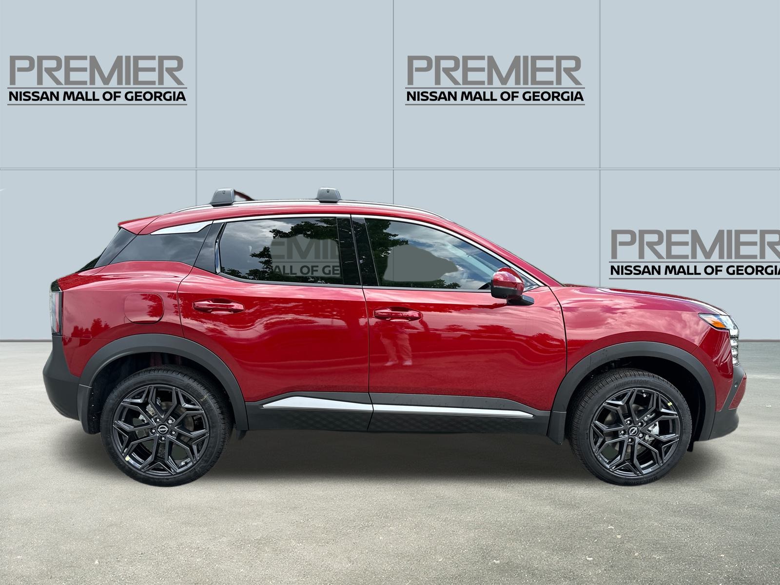 2025 Nissan Kicks SR photo 4