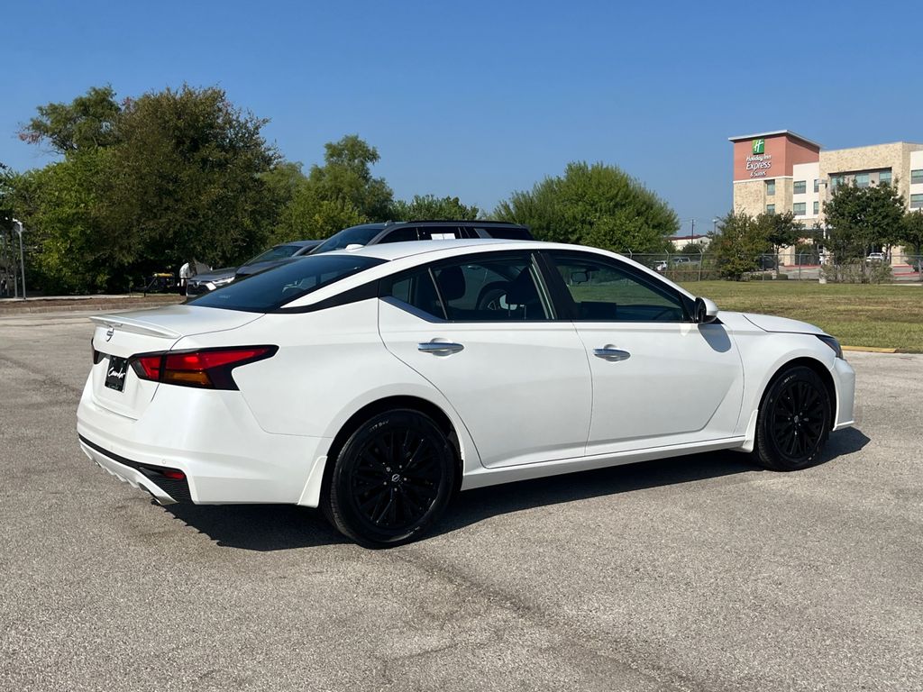 2025 Nissan Altima SV photo 14
