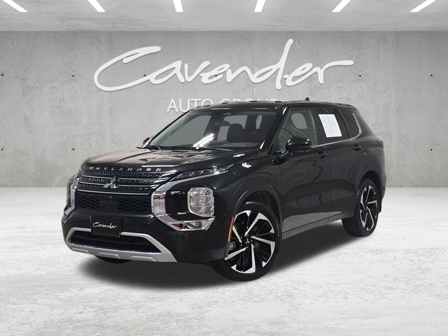 2024 Mitsubishi Outlander SE's photo