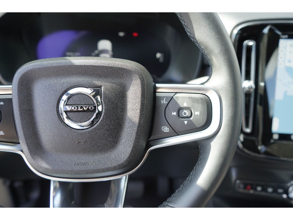 2023 Volvo XC40 P8 Ultimate photo 11