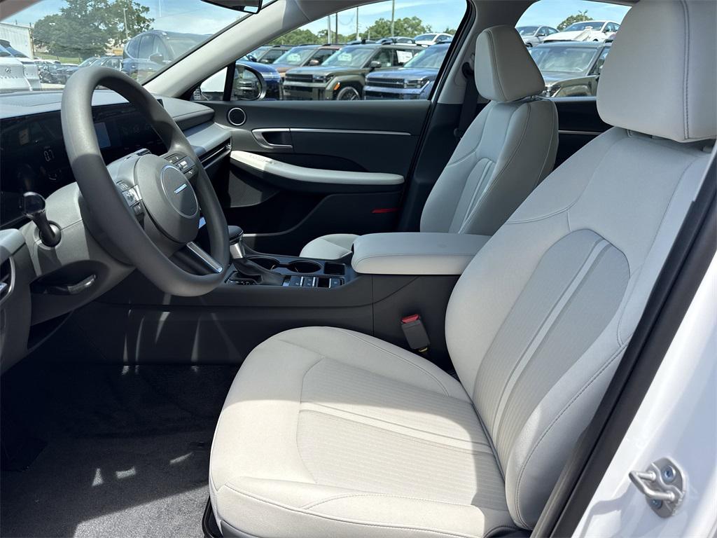 2025 Hyundai Sonata SE photo 10