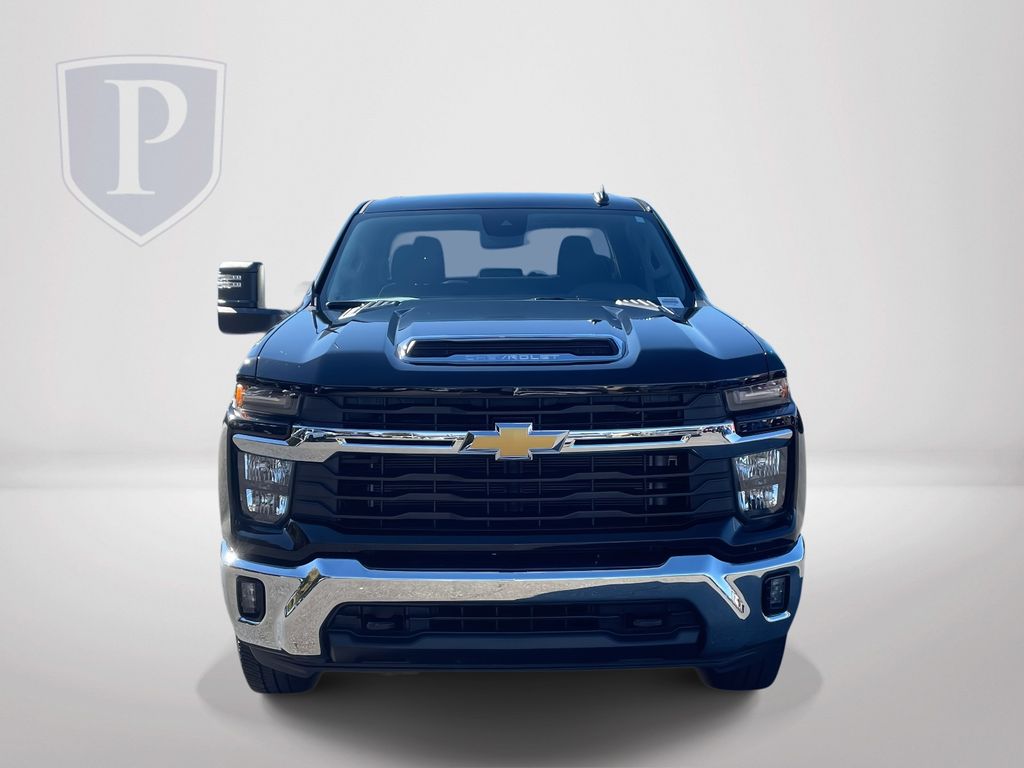 2024 Chevrolet Silverado 2500HD LT photo 2