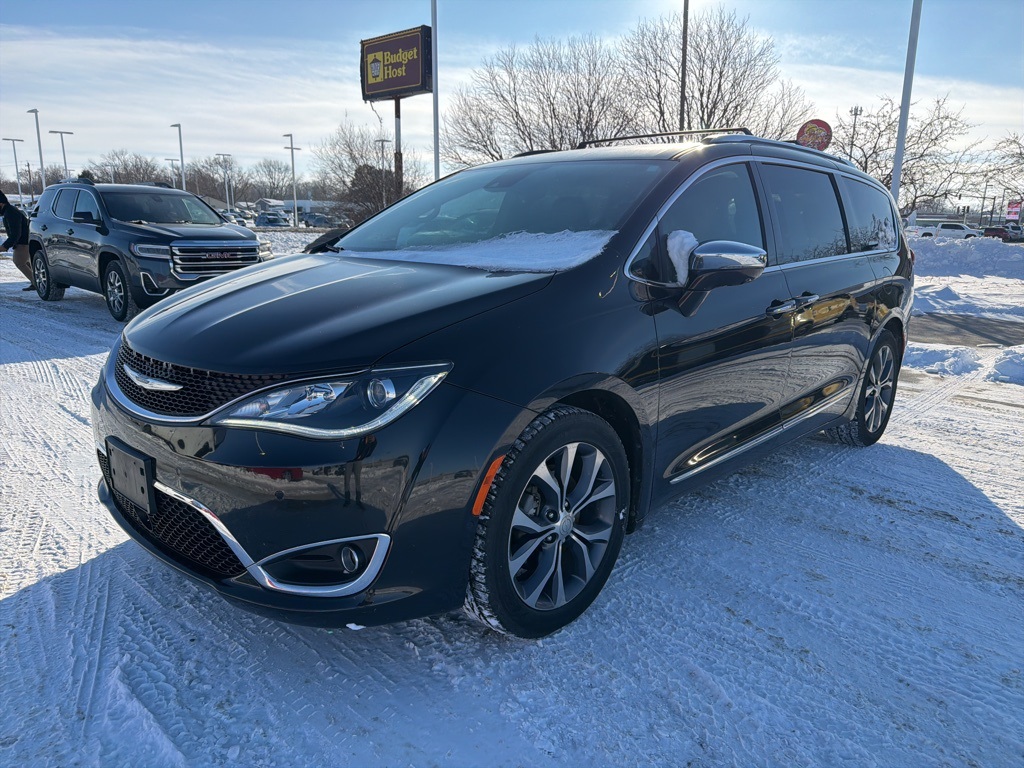 2018 Chrysler Pacifica Limited photo 2