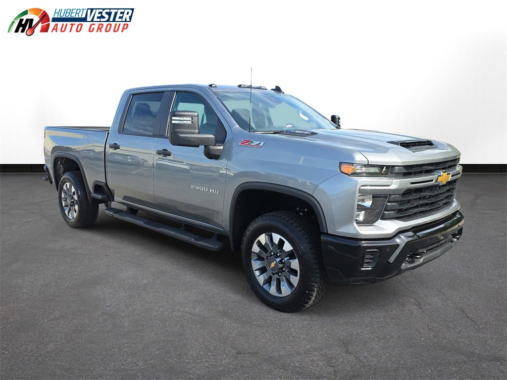2025 Chevrolet Silverado 2500HD Custom photo 4