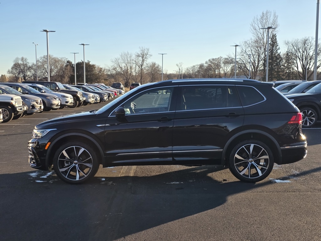 Used 2024 Volkswagen Tiguan SEL R-LINE with VIN 3VV4B7AX5RM196593 for sale in St. Cloud, Minnesota
