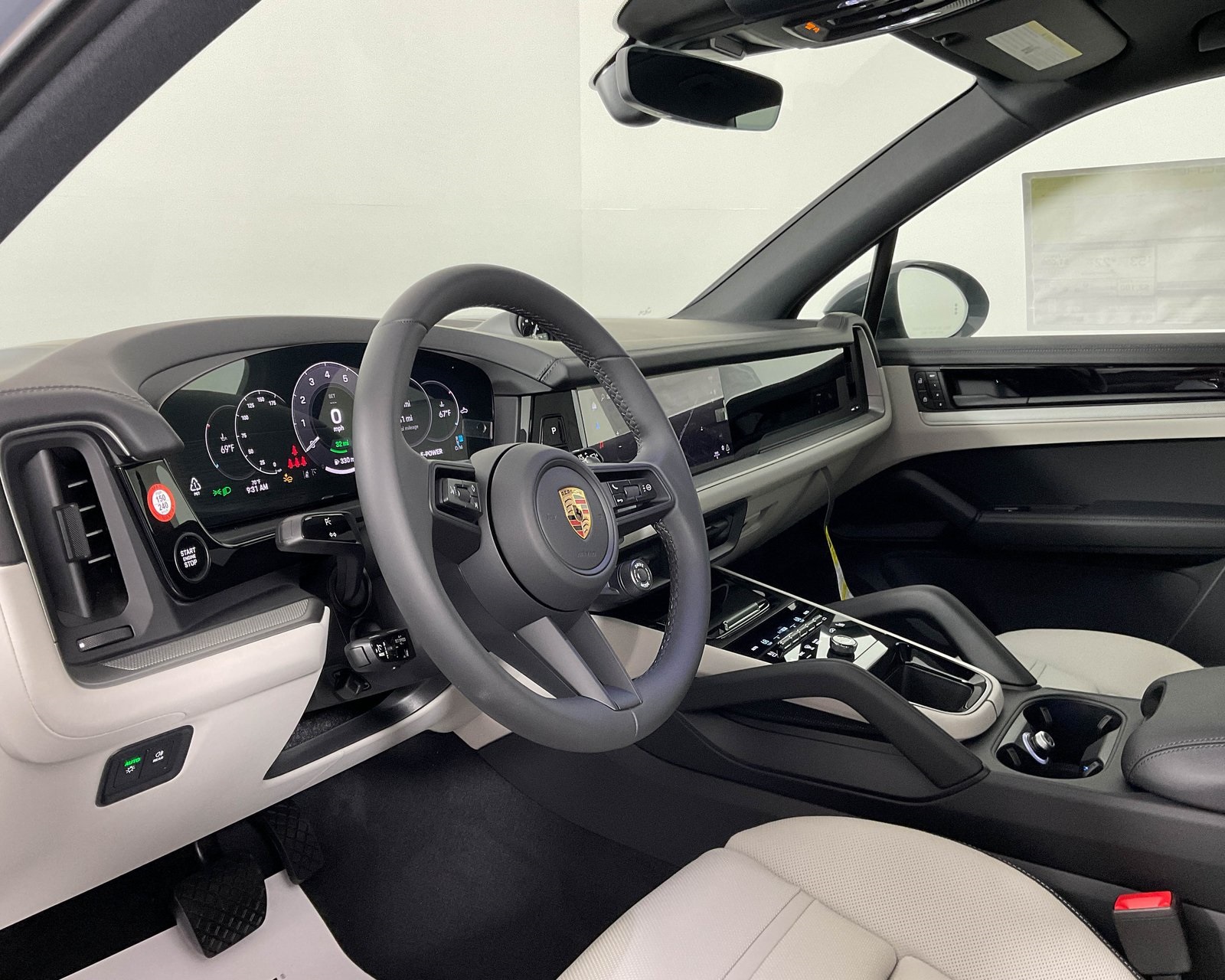 2025 Porsche Cayenne E-Hybrid photo 4