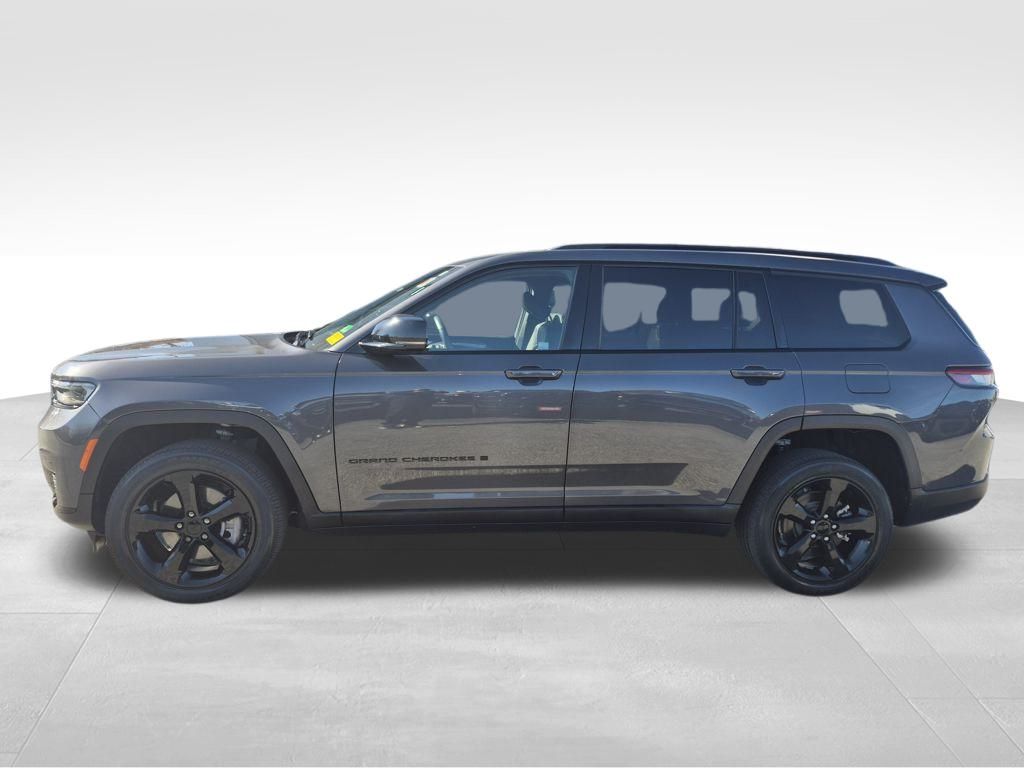 2022 Jeep Grand Cherokee Altitude photo 3