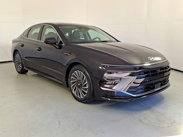 2026 Hyundai Sonata Hybrid Limited's photo