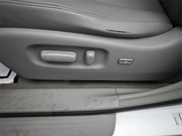 2010 Toyota Highlander SE photo 8