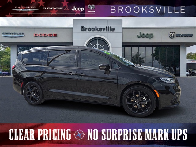 2026 Chrysler Pacifica Limited's photo