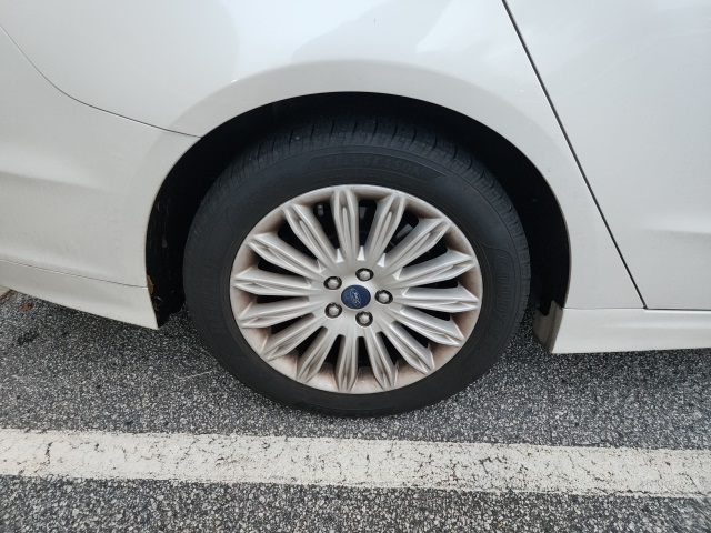 2014 Ford Fusion Energi SE photo 4