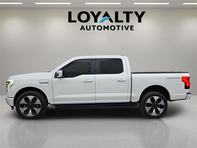 2023 Ford F-150 Lightning Platinum photo 2