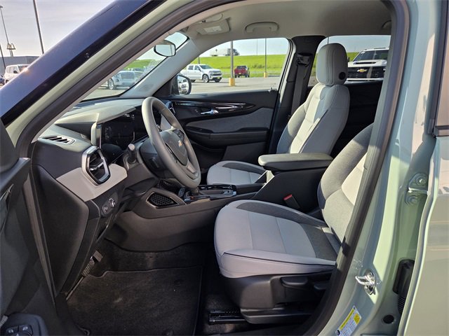 2026 Chevrolet Trailblazer LS photo 2