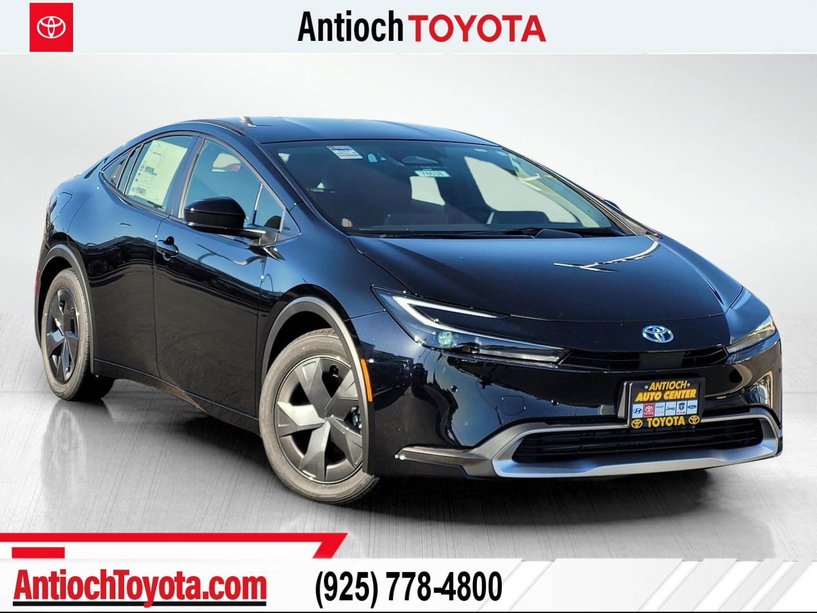 2026 Toyota Prius SE's photo