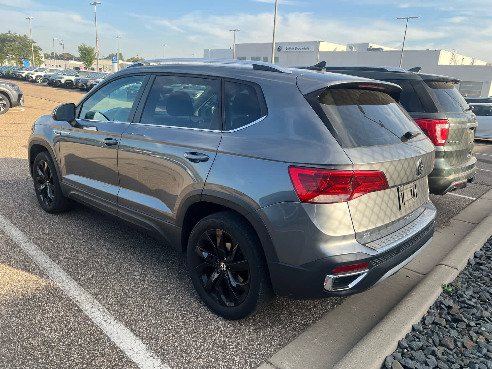 2022 Volkswagen Taos SE photo 4