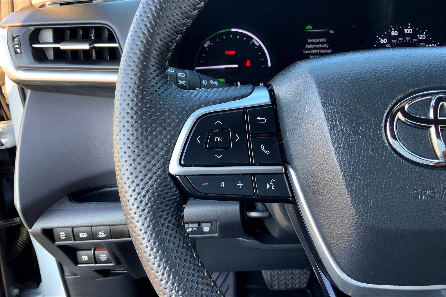 2023 Toyota Sienna Woodland Edition photo 22