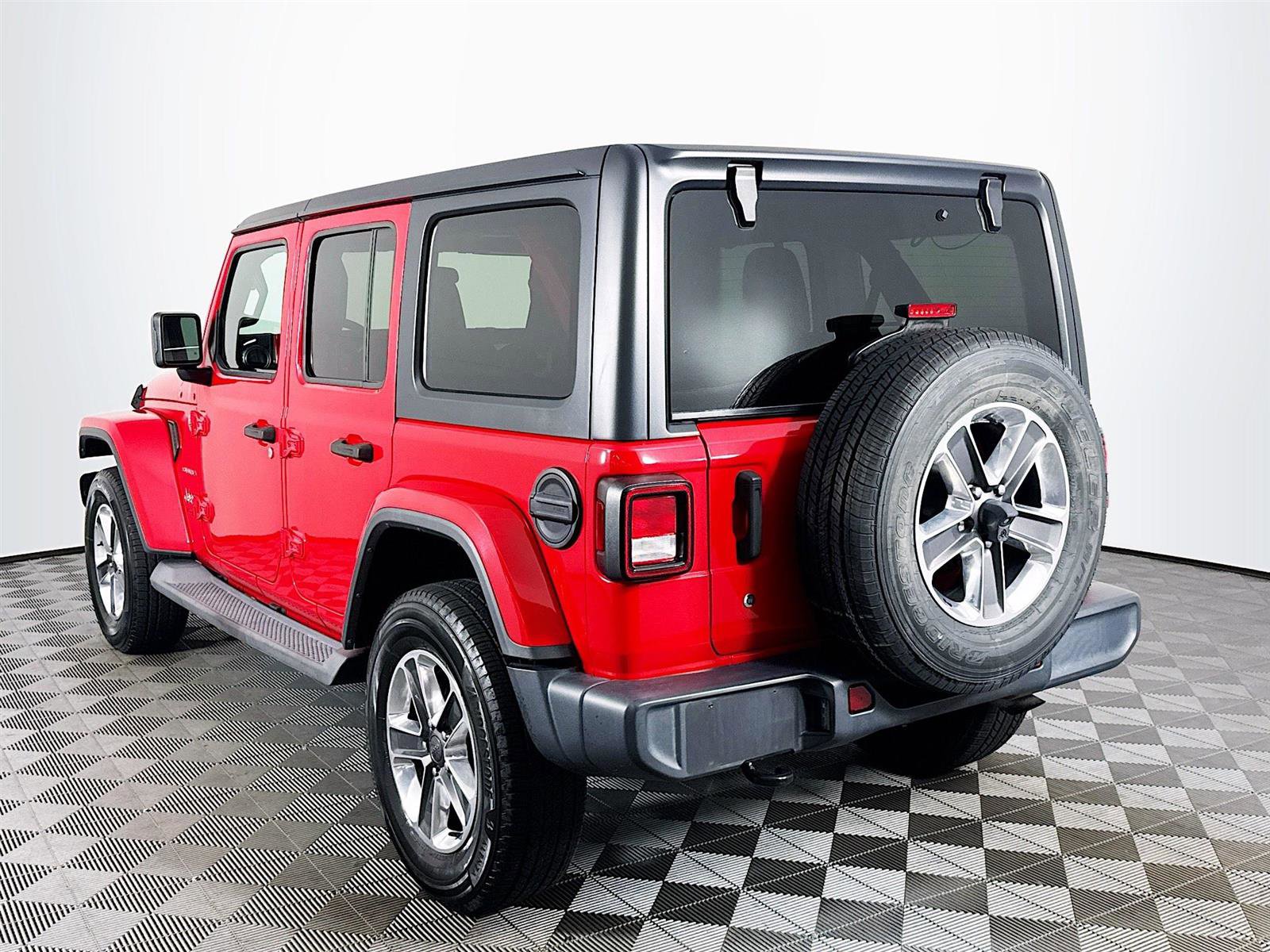 2019 Jeep Wrangler Unlimited Sahara photo 3