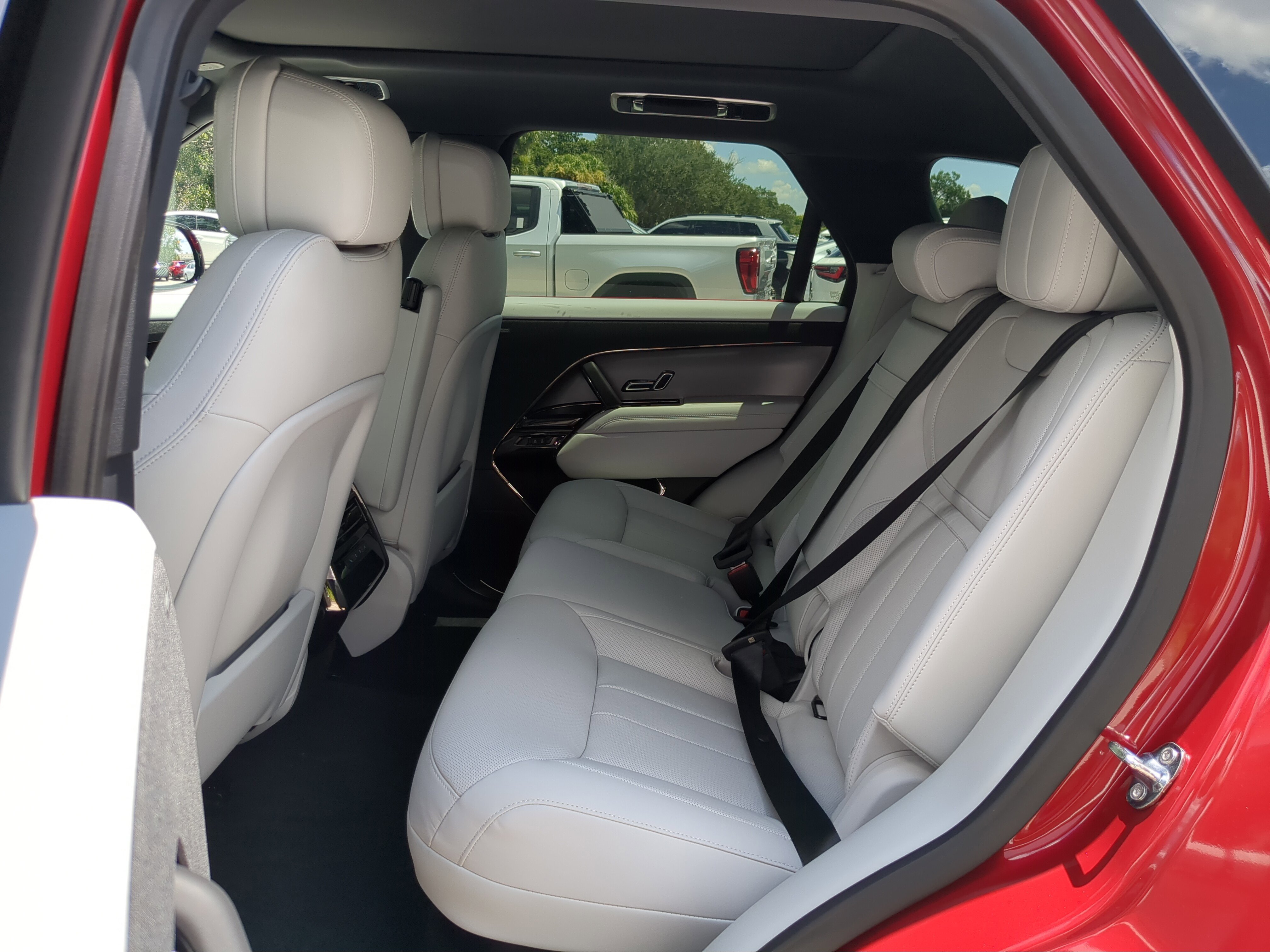 2025 Land Rover Range Rover Sport SE photo 10