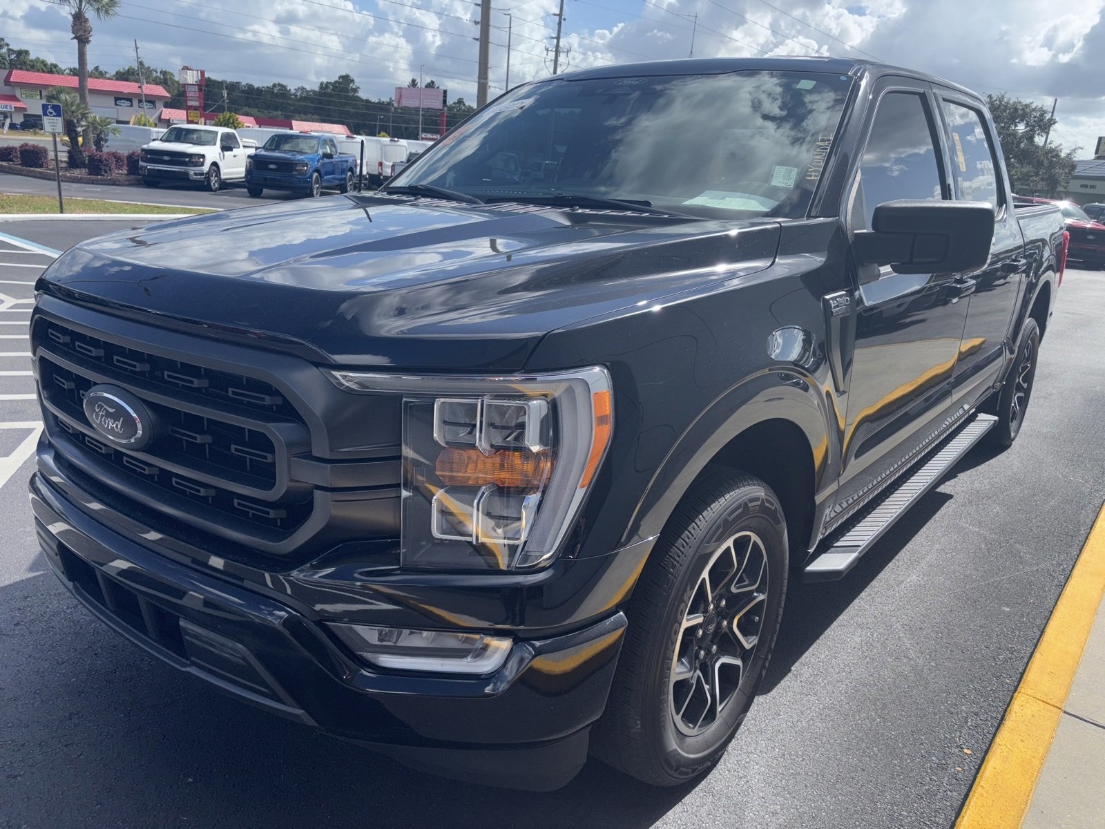 2022 Ford F-150 XLT photo 2