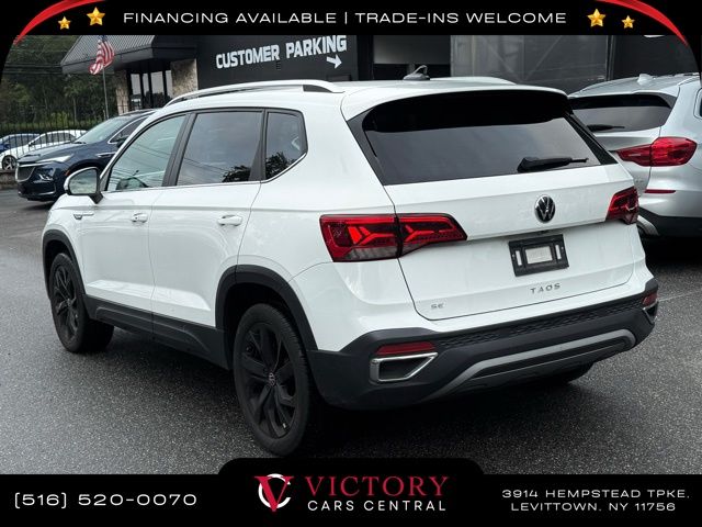 2023 Volkswagen Taos SE photo 2