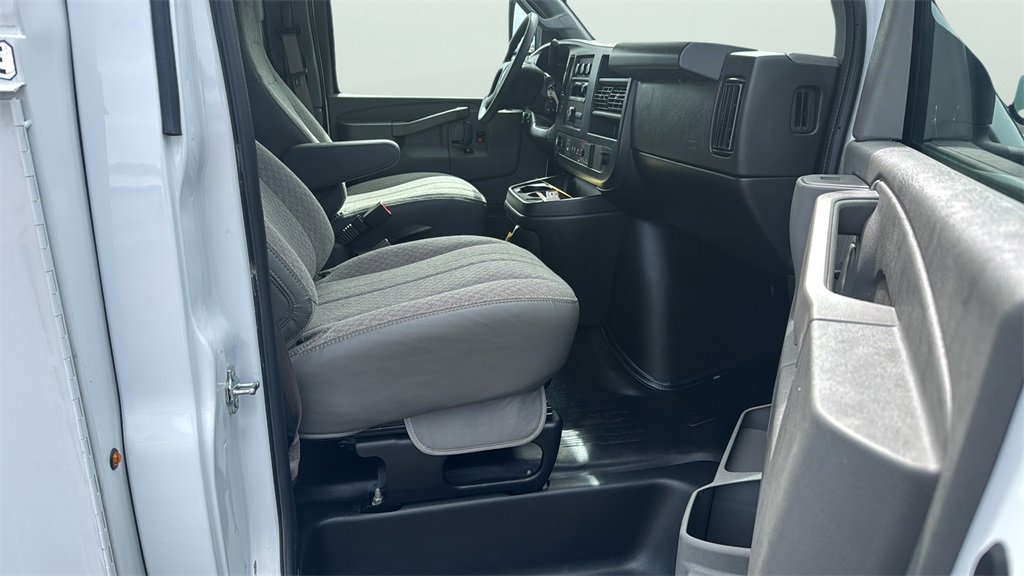 2025 Gmc Savana Cutaway 3500 photo 9