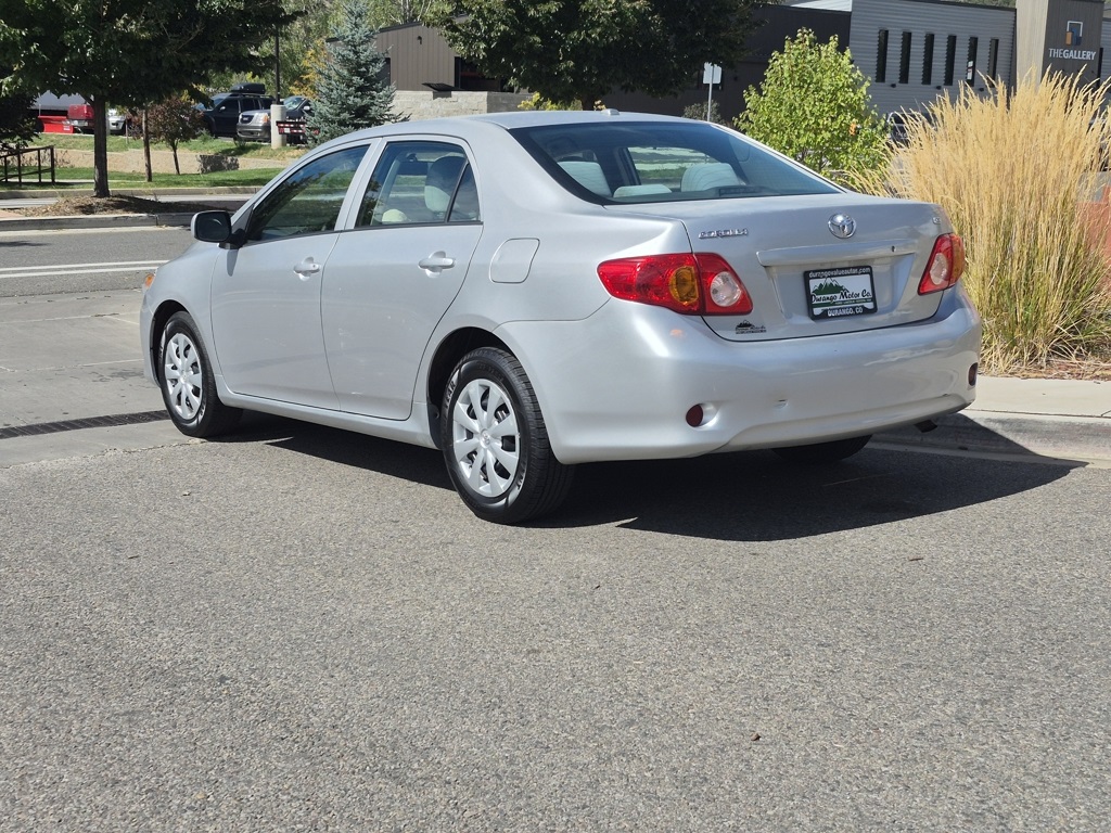 2010 Toyota Corolla LE photo 4