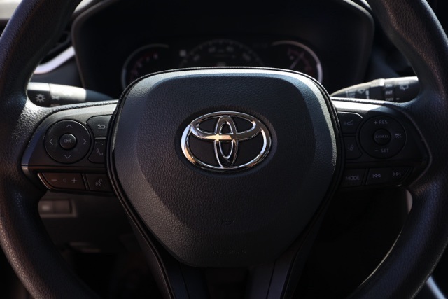 2024 Toyota RAV4 XLE photo 21