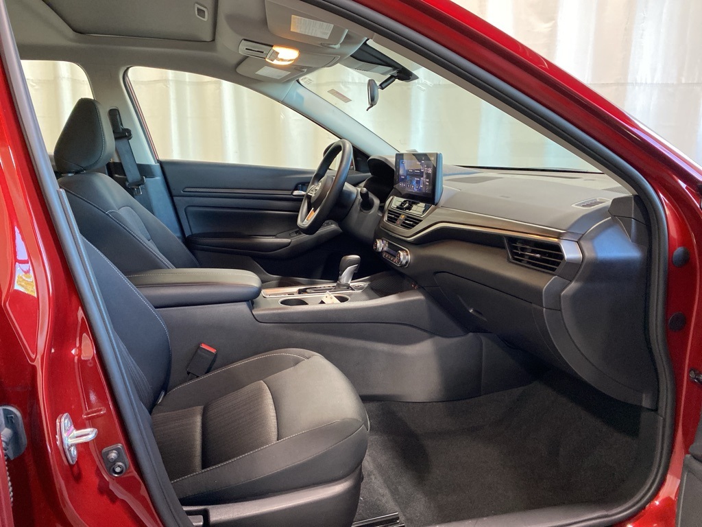 2025 Nissan Altima 2.5 SV photo 11