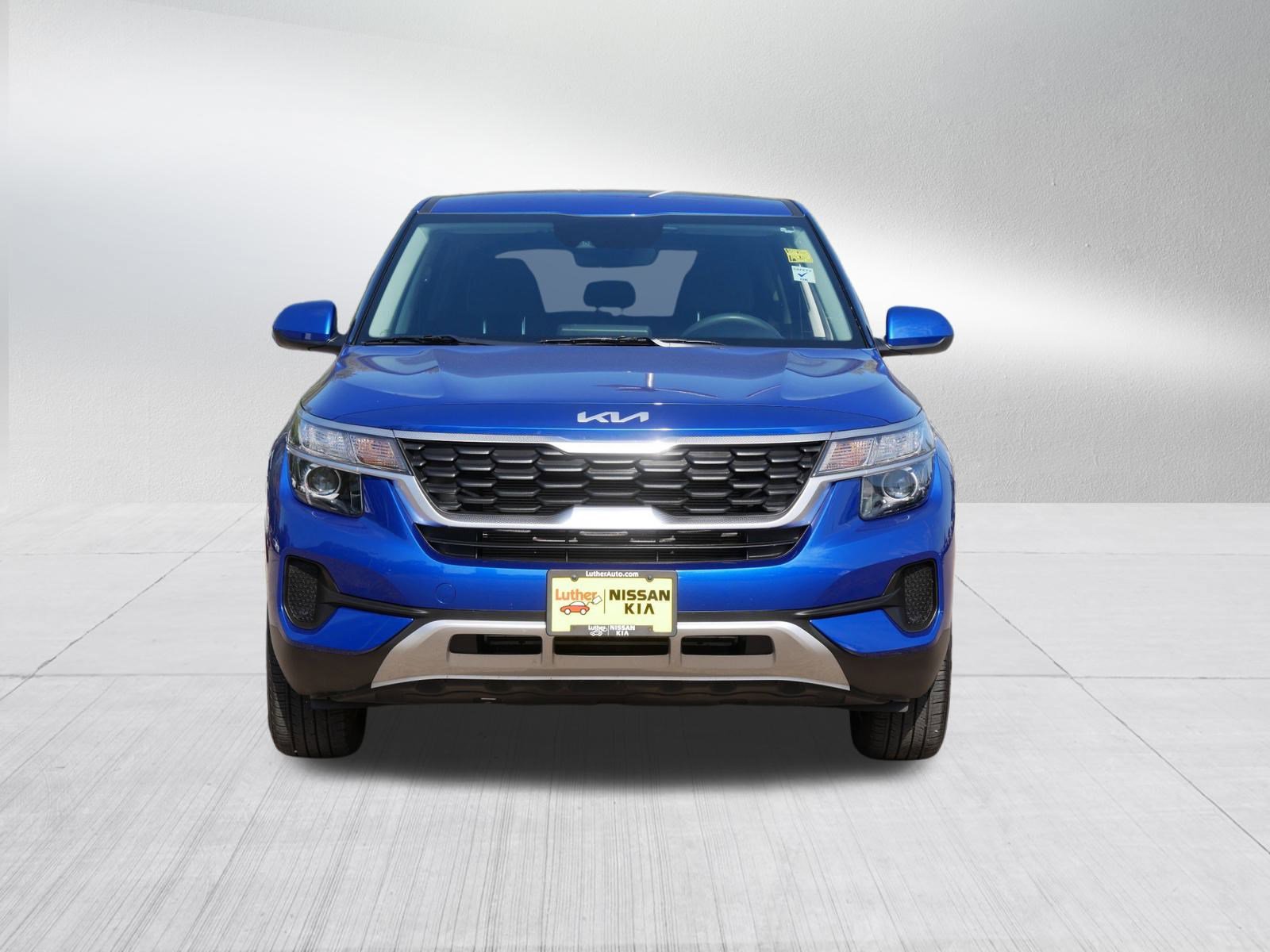 2023 Kia Seltos LX photo 2