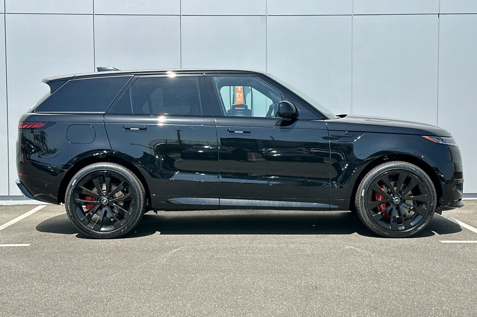 2025 Land Rover Range Rover Sport SE photo 6