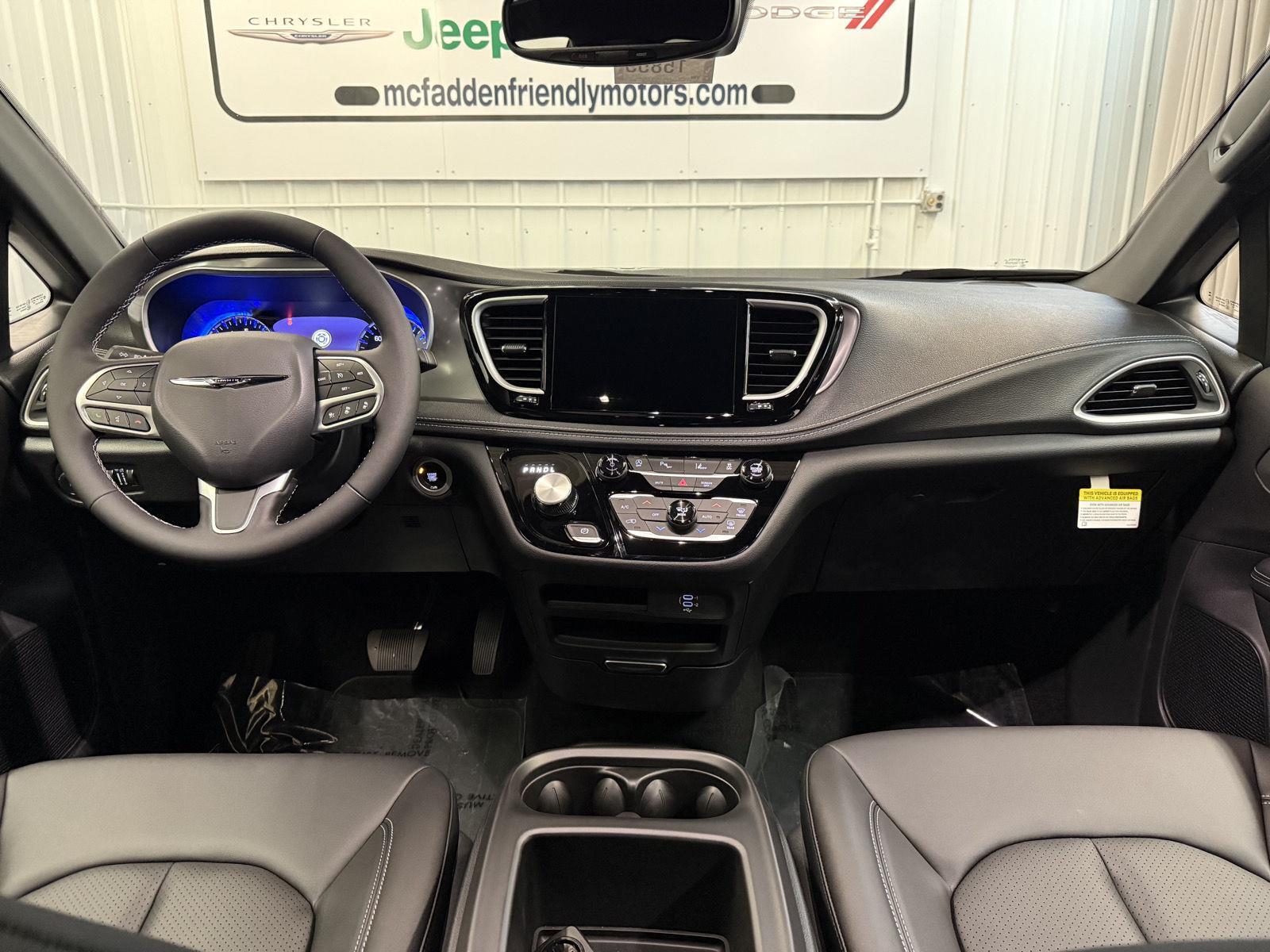2026 Chrysler Pacifica photo 13