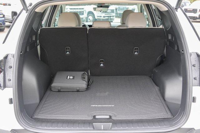 New 2025 White Hyundai SEL FWD image 6