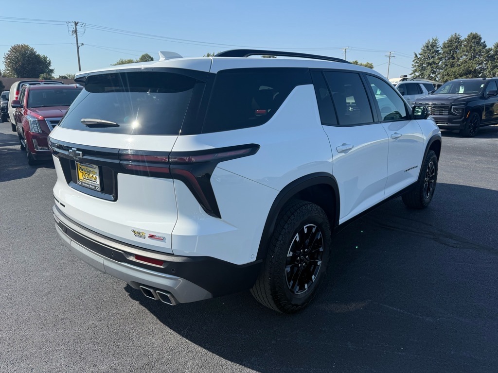 2024 Chevrolet Traverse Z71 photo 2
