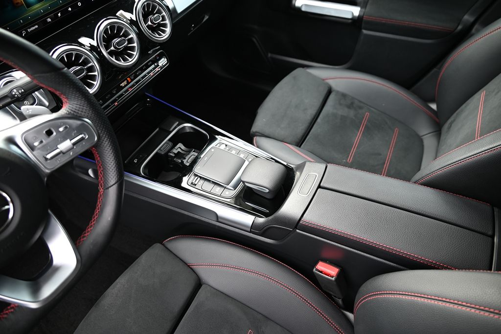 2023 Mercedes Benz GLB 250 photo 18