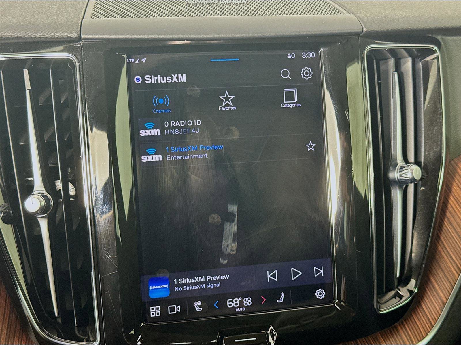 2023 Volvo XC60 B5 Plus photo 14