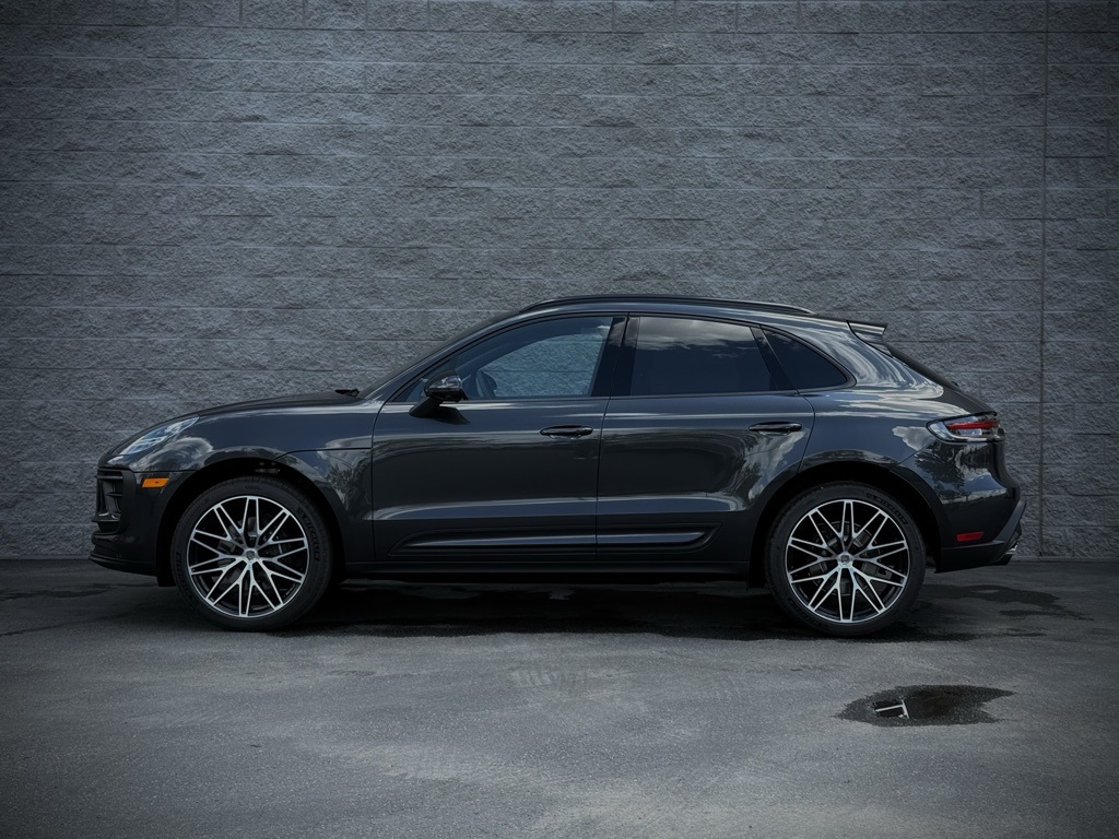2025 Porsche Macan T photo 2