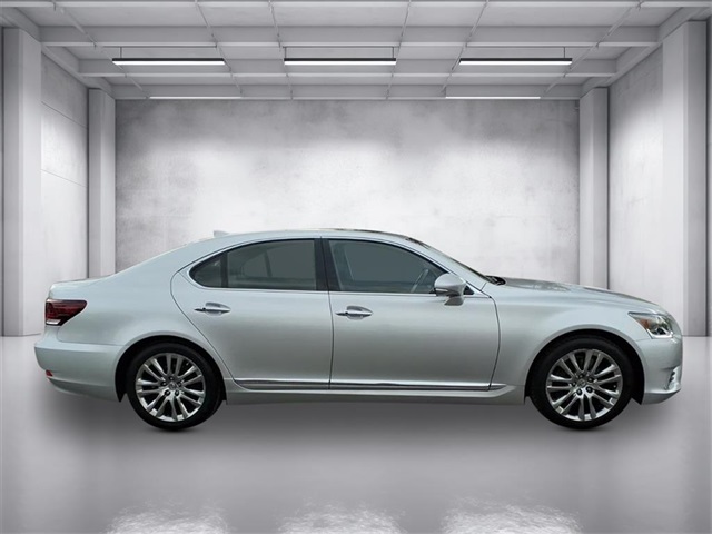 2015 Lexus LS 460 photo 2