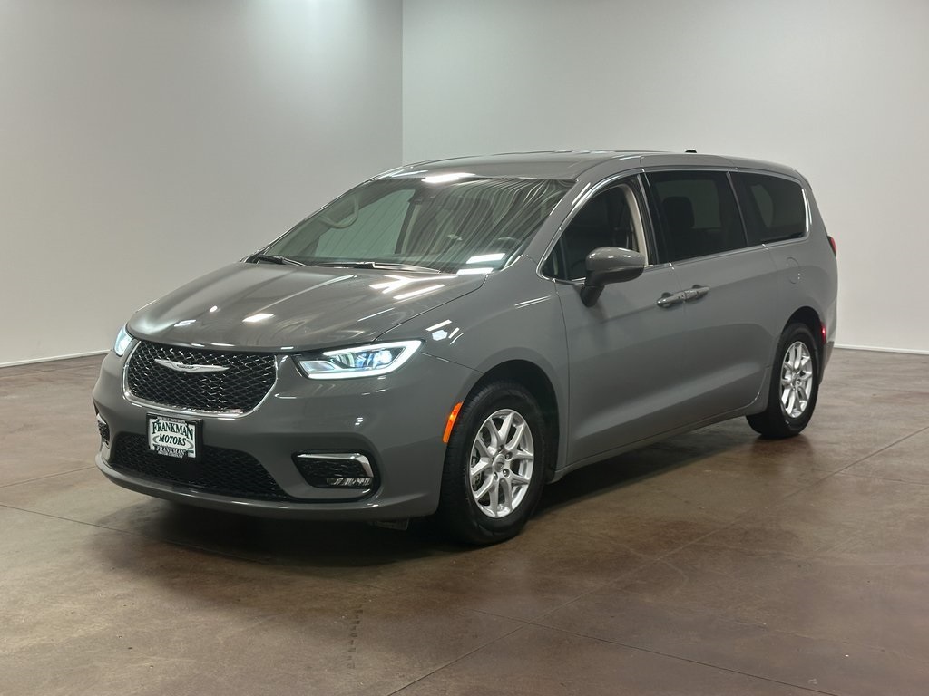 2023 Chrysler Pacifica Touring L photo 30