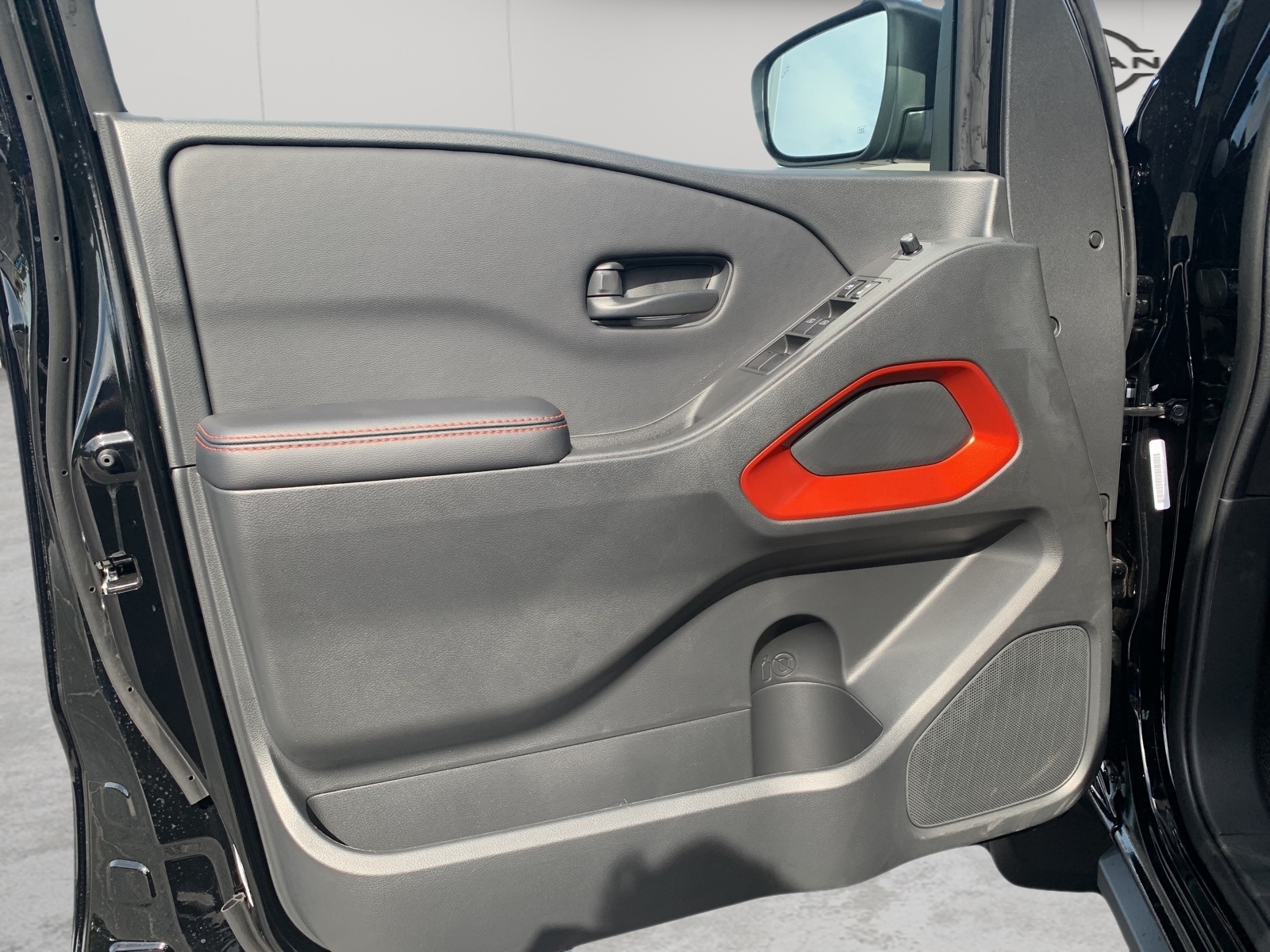 2026 Nissan Frontier PRO-4X photo 9