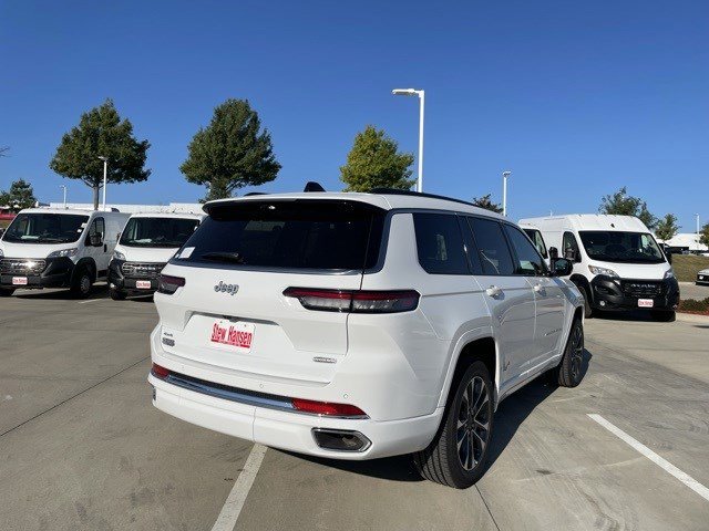 2025 Jeep Grand Cherokee Overland photo 4