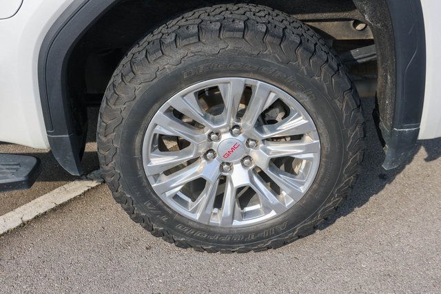 Used 2022 White Frost Tricoat GMC Denali image 9