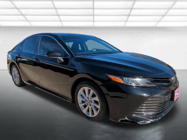 2023 Toyota Camry LE's photo